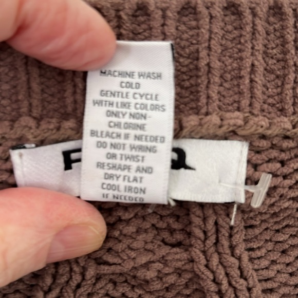 🤎🦃RSQ FADED BROWN KNITT SWEATER NWOT SZ L (48Wx19L) EXCELLENT COND. - Picture 5 of 5